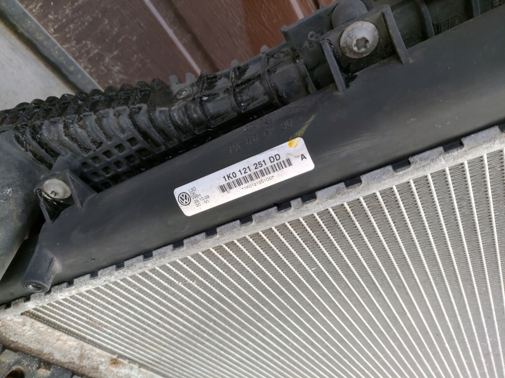 Комплект радіатор води кондиціонер інтеркулер 1.6 tdi audi a3 8p рестайлінг  lata 08-12 Недорого