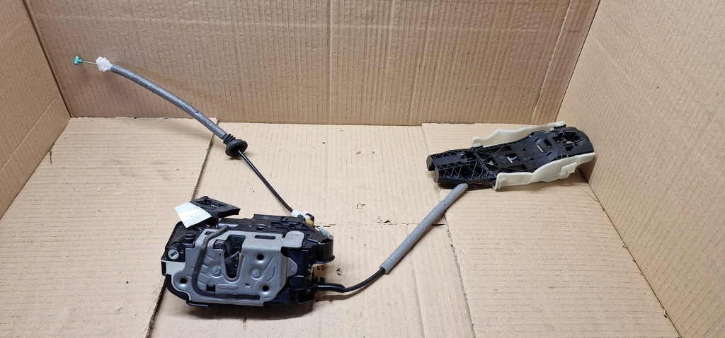 фото №1, Замок лівий задня кронштейн skoda rapid 5e0839015c