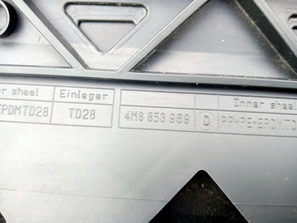 фото №5, Audi q8 ліва молдинг двері задня