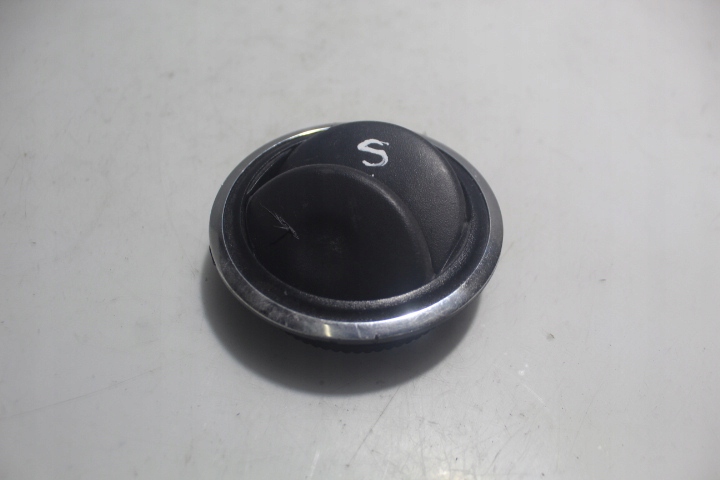 фото №1, Решётка обдув средняя dacia logan ii 0.9