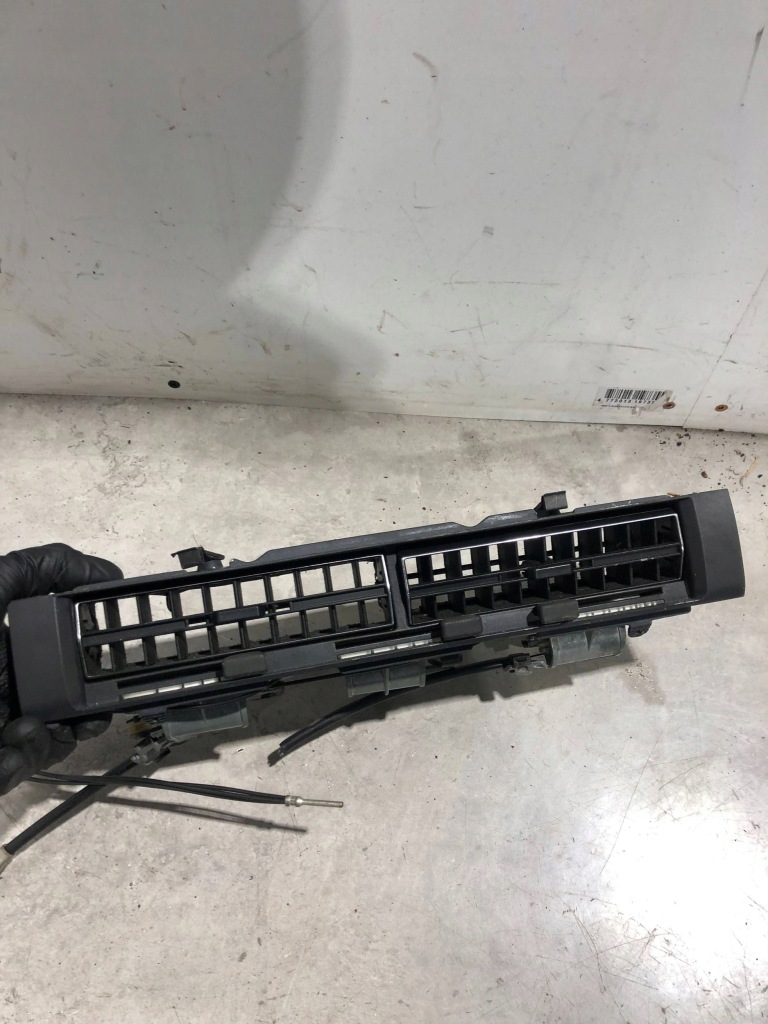 фото №9, Решётка обдув панели приборной панели mercedes-benz s w126 1268300654