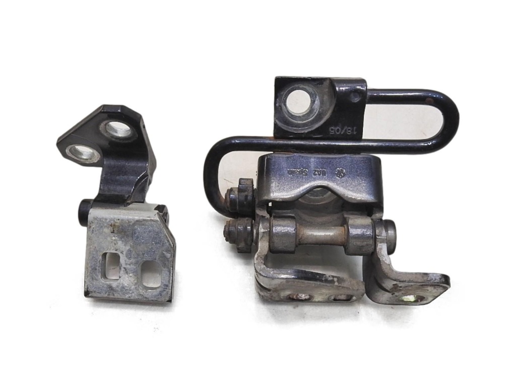 фото №1, Петля петли дверь левый задняя lc9z vw golf v plus 1k4833411k