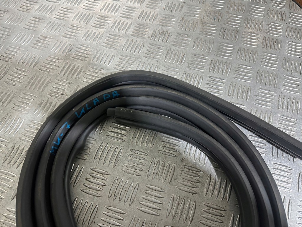 Ford fiesta mk7 прокладка крышки багажника Киев