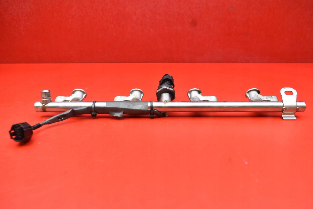 фото №10, Молдинг упорскування форсунки pe0113250b mazda mx5 mx-5 4 iv nd 2.0 15-18