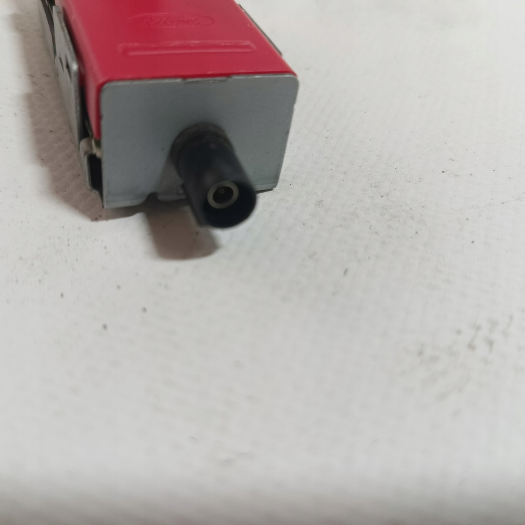 фото №8, Ford escape 20- підсилювач антени usa чорний червоний