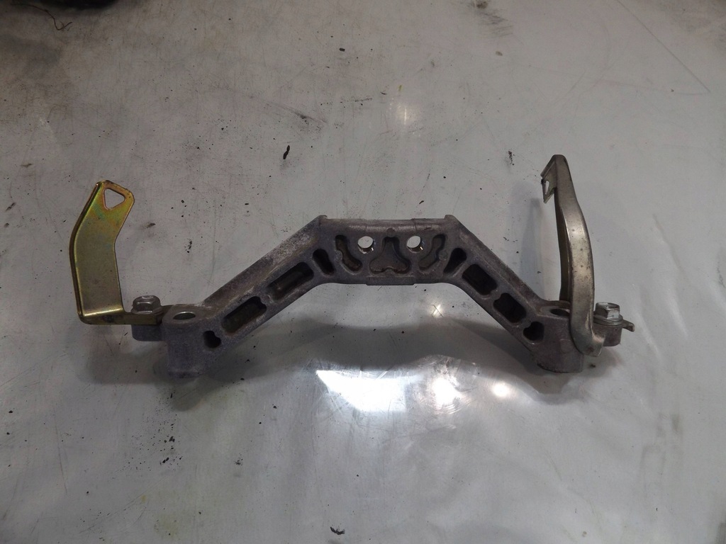 фото №1, Yaris ii 1,3 основание кронштейн дроссель