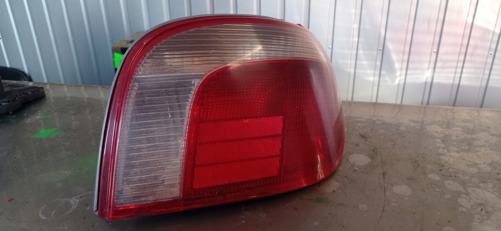 фото №1, Toyota yaris i лампа задняя задняя левая