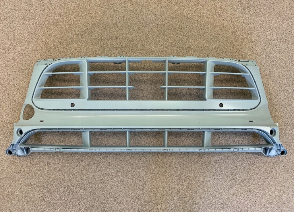 фото №1, Решётка радиатора средний бампера передний macan gts 95b807683ap