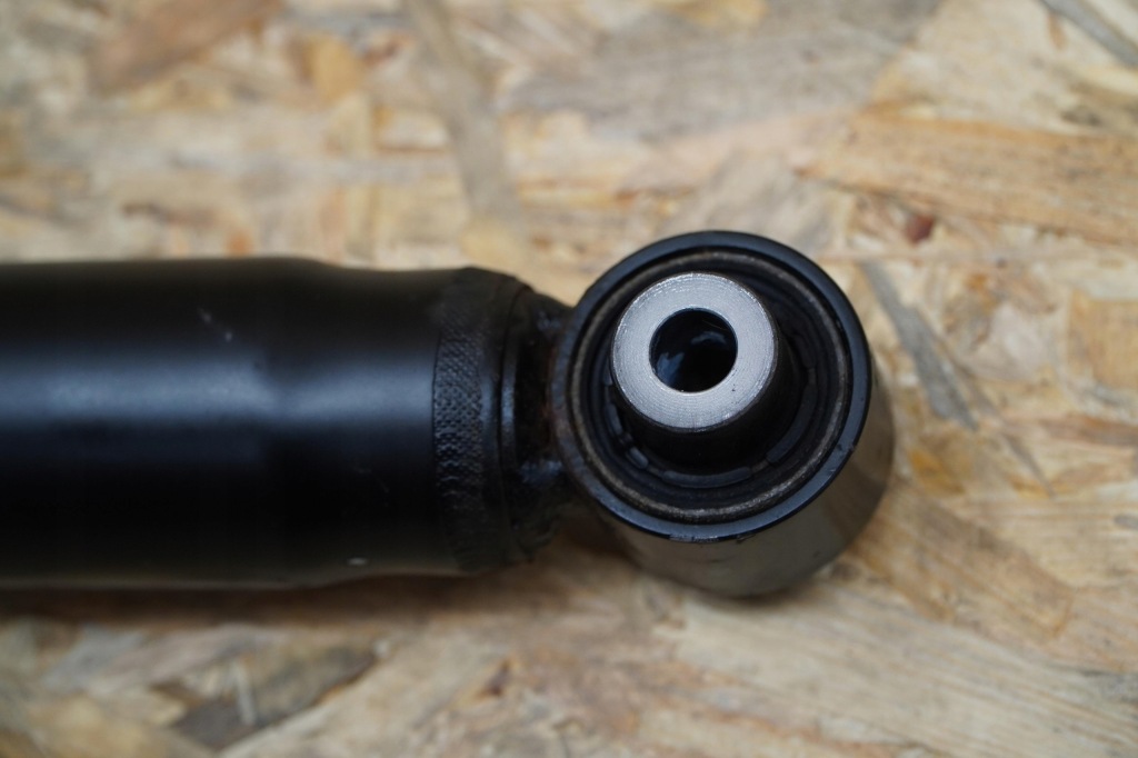 Амортизатор задний левая или правая  4m4035an cayenne 3 9y оригинал 34tyśkm 17- с Разборки