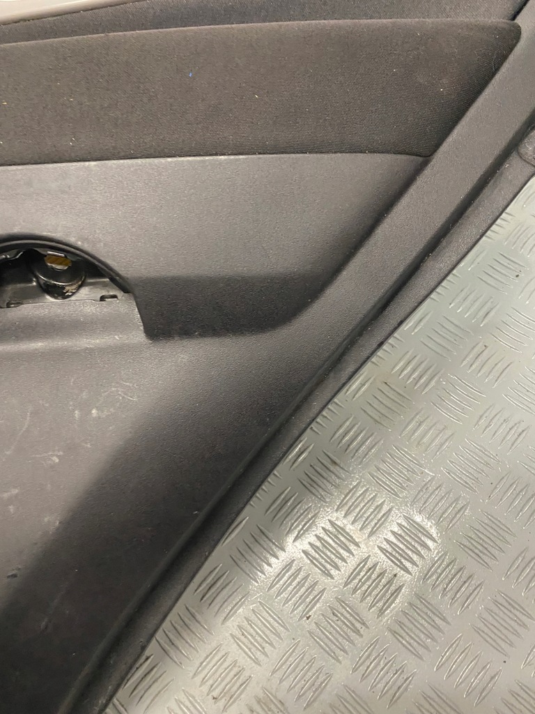 фото №7, Обшивка правый задняя обивка mitsubishi pajero iv 5d