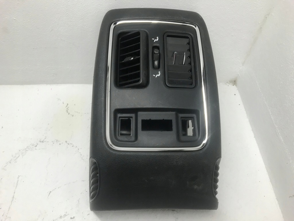 фото №1, Jeep grand cherokee wk2 панель обдув задняя задний