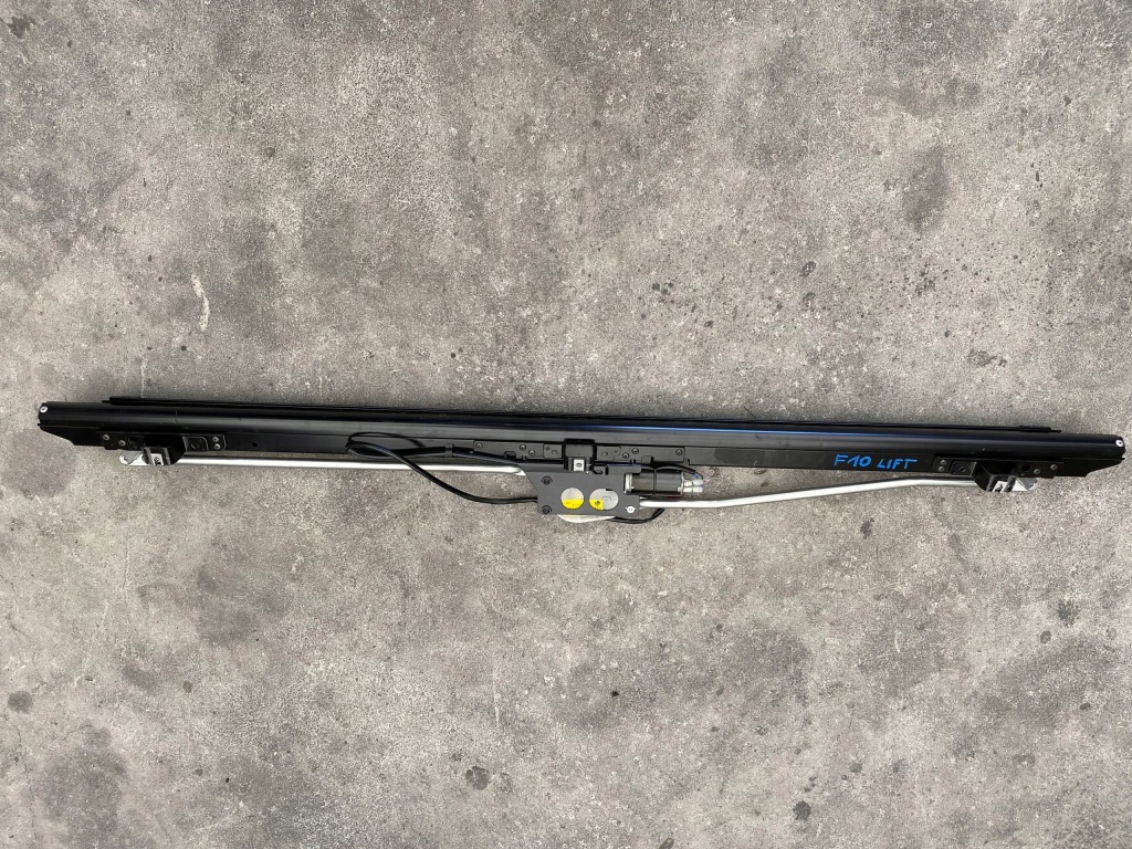 фото №1, Bmw 5 f10 шторка солнцезащитная 9178931