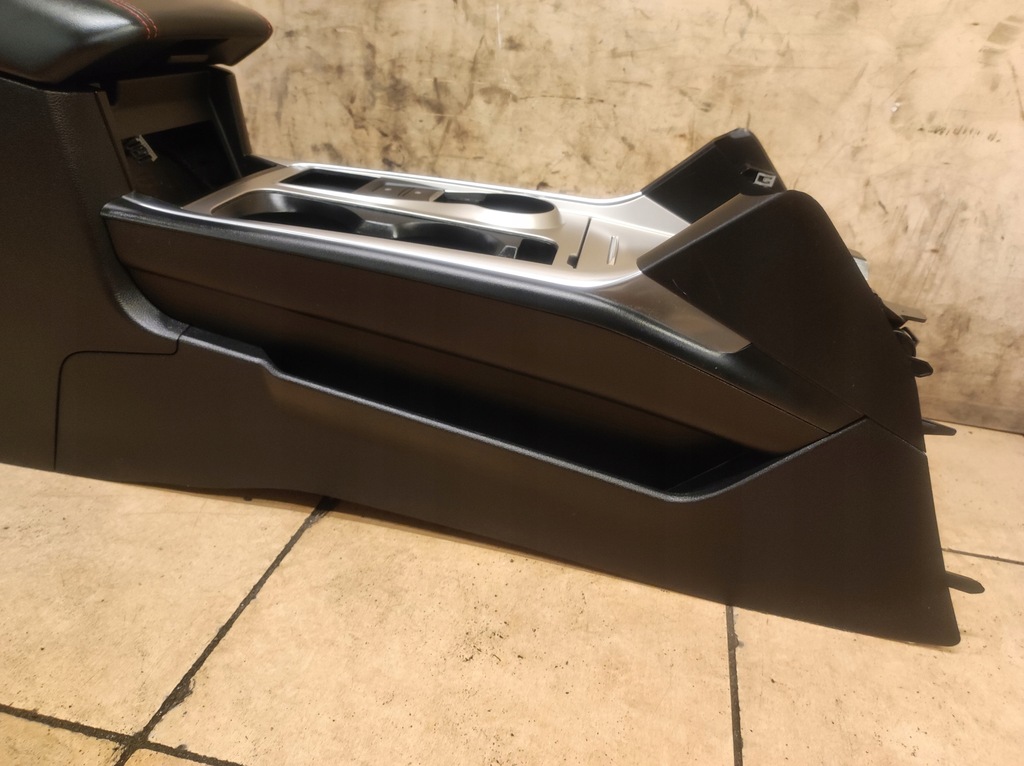 фото №9, Подлокотник туннель средний explorer vi 6 eu