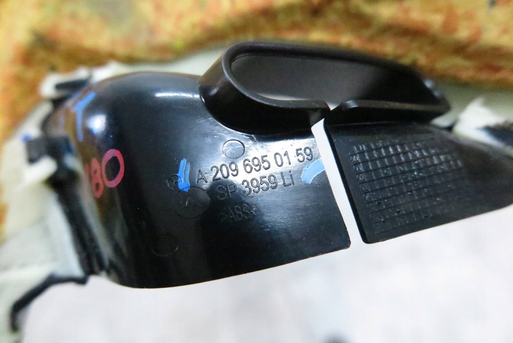 Накладка стойка левая левое  задняя mercedes benz clk w209 рестайлинг  a2096950159 с Разборки