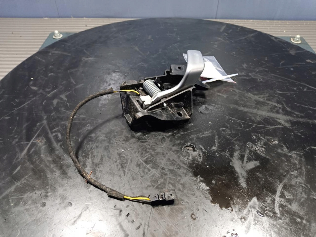 Купить Ручка внутренняя задний  левая tesla model s 1008435-00-e