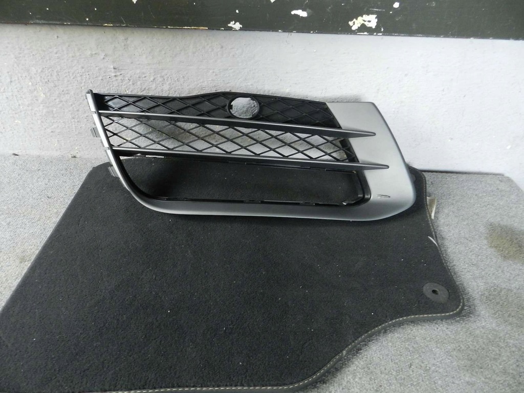 фото №1, Audi r8 420 lift 12-15 решітка бампер перед права