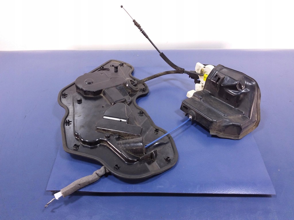 фото №1, Audi a8 d4 4h замок двері задня правий доводчик 12 pin