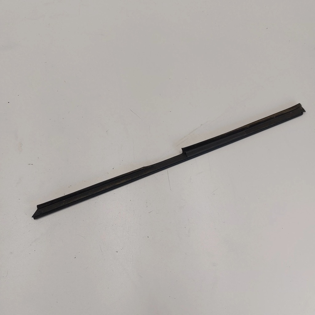 фото №2, 2012 mini one - cooper r57 молдинг скло задній