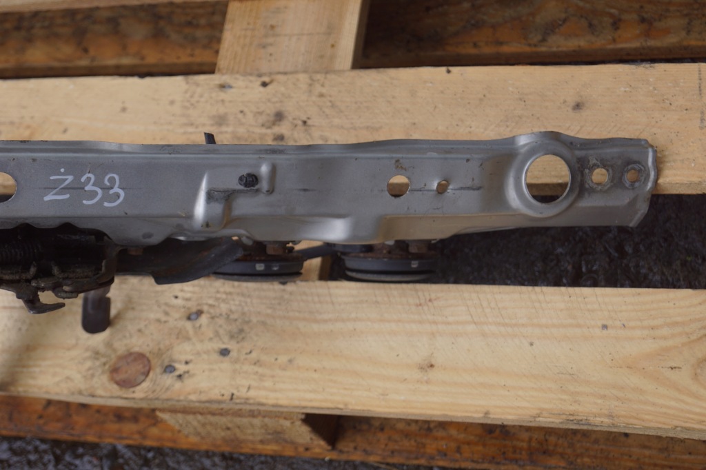 фото №4, Toyota avensis verso pas передний усилитель