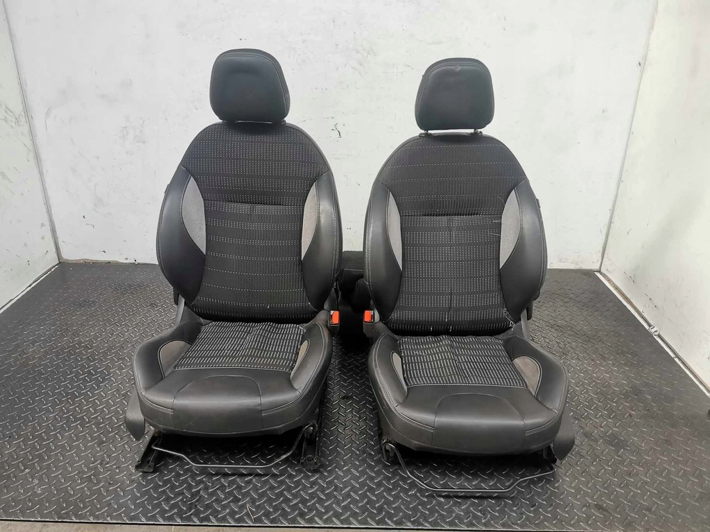 фото №1, Сиденья полукожа peugeot 2008 i 2013-2019