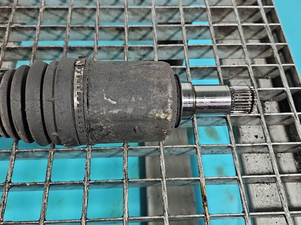 фото №2, Приводной вал перед правая mercedes cls ii c218 w218 10- 4.7 v8 автоматическая коробка передач 4matic