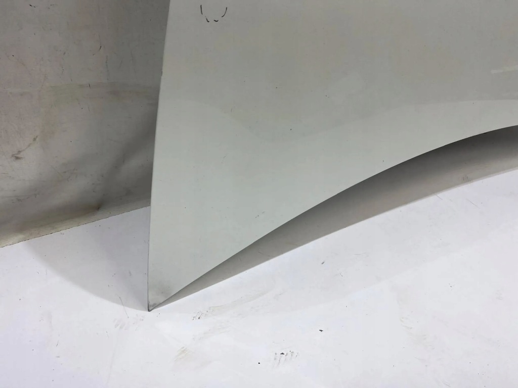 Tesla model 3 капот кришка передня 1081390-e0-c Зі Шроту