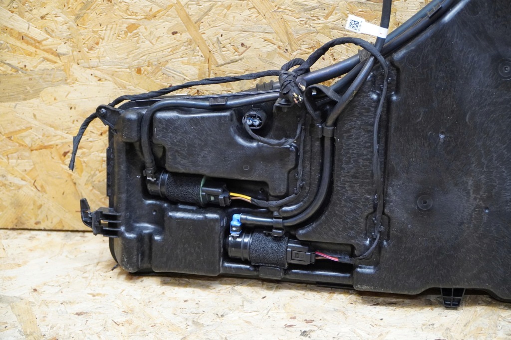 фото №13, Бачок омивача 7011096 помпа bmw 5 g60 12tyśkm оригінал 23-