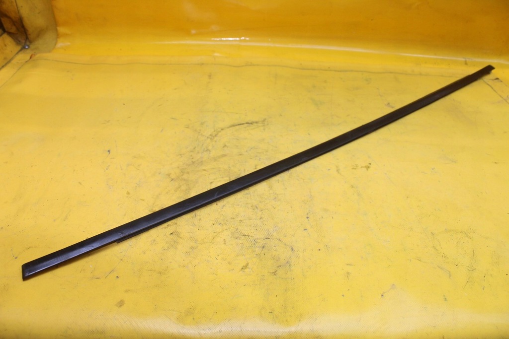 фото №1, Молдинг уплотнитель правый задняя galaxy mk1 fl