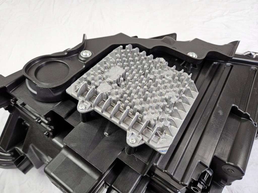 Правий фара перед maserati levante рестайлінг  trofeo full led 670159536 європа в Україні