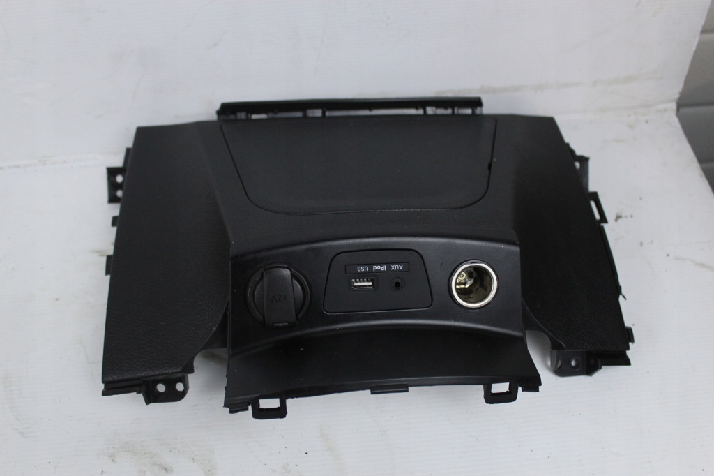 Купити Hyundai i30 2 11-17 рестайлінг  роз'єм прикурювача usb накладка