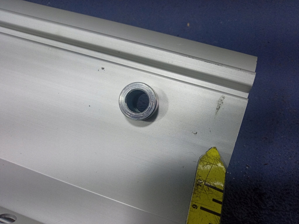 фото №8, Bmw x6 e71 направляющая крепёжная направляющая багажника правая 6981044