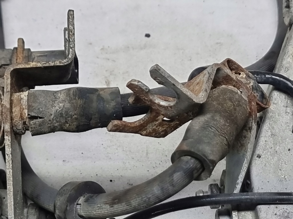 фото №11, Audi a6 c6 kombi avant супорти гальмівні перед