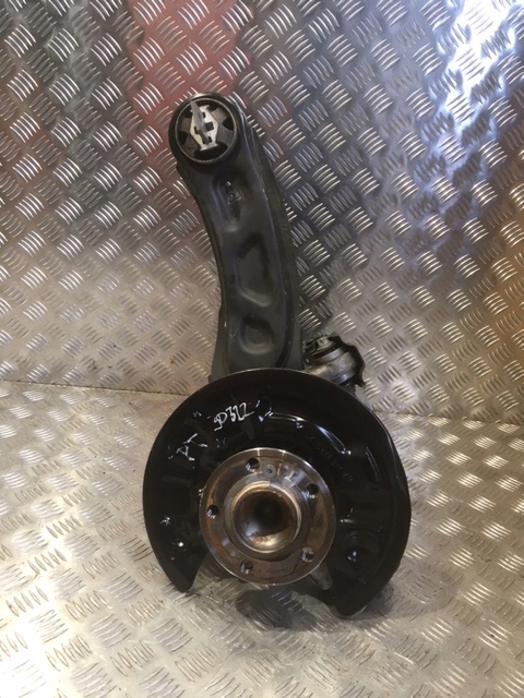 фото №1, Mercedes cla w117 поворотный кулак рычаг правый задняя