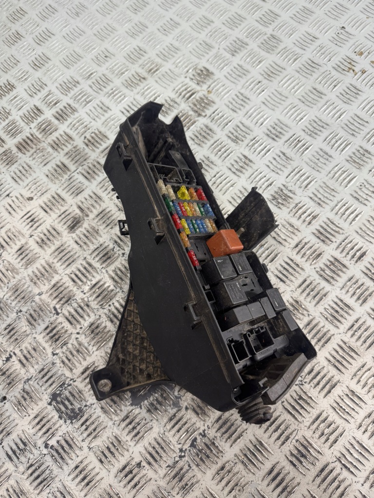 Купити Коробка запобіжників volvo s60 9494210