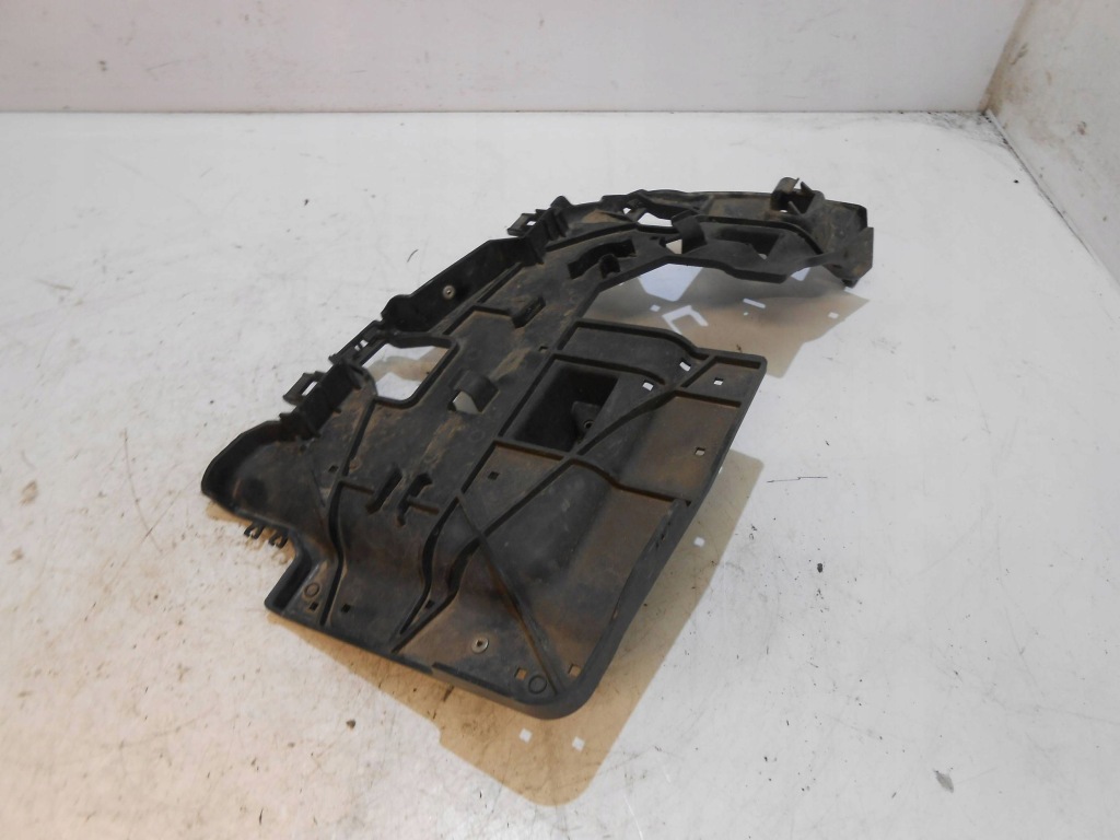 Купити Mercedes w238 напрямна лівий бампера заднього кронштейн вихлоп a2388850701