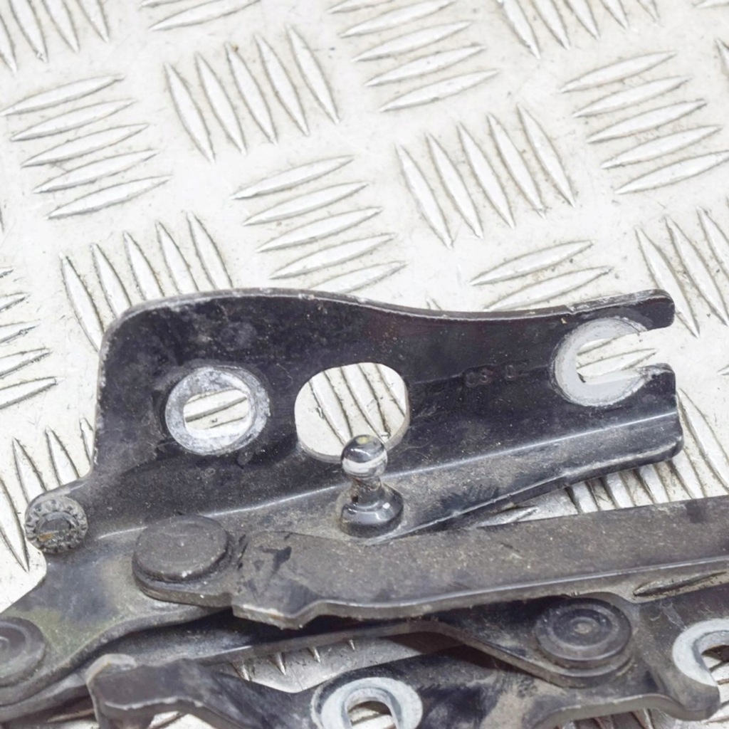 фото №5, Audi a4 s4 b6 8e 8h 2002 правая сторона петля крышки задний багажника