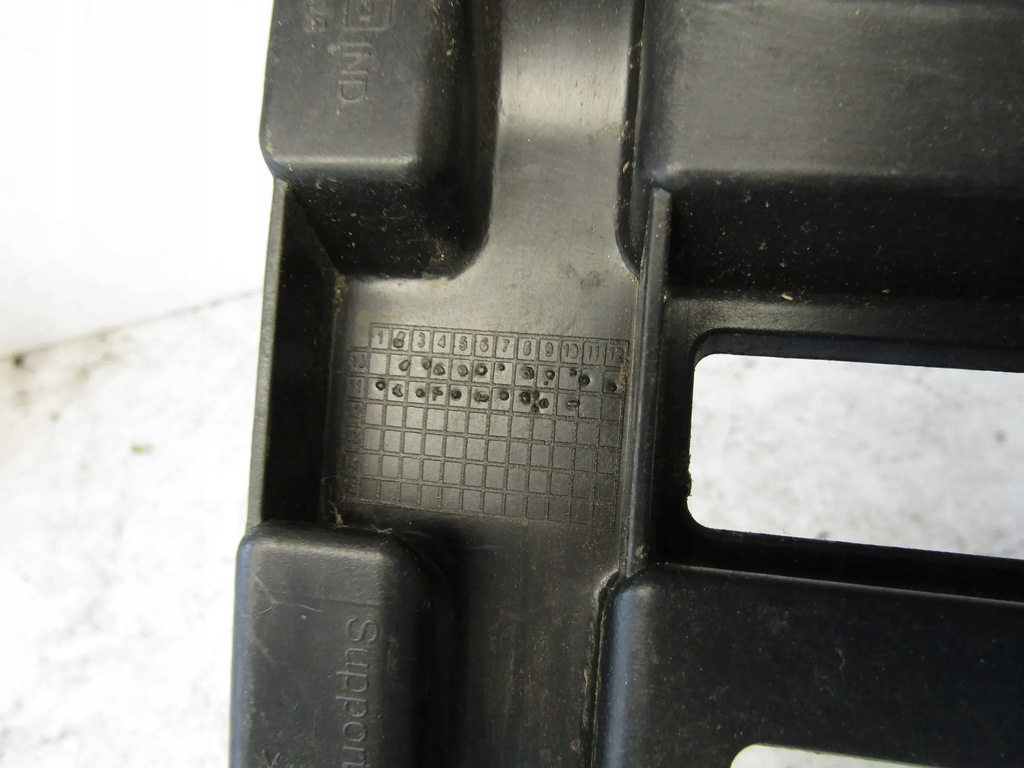 фото №8, Peugeot 5008 i напрямна бампера правий задня