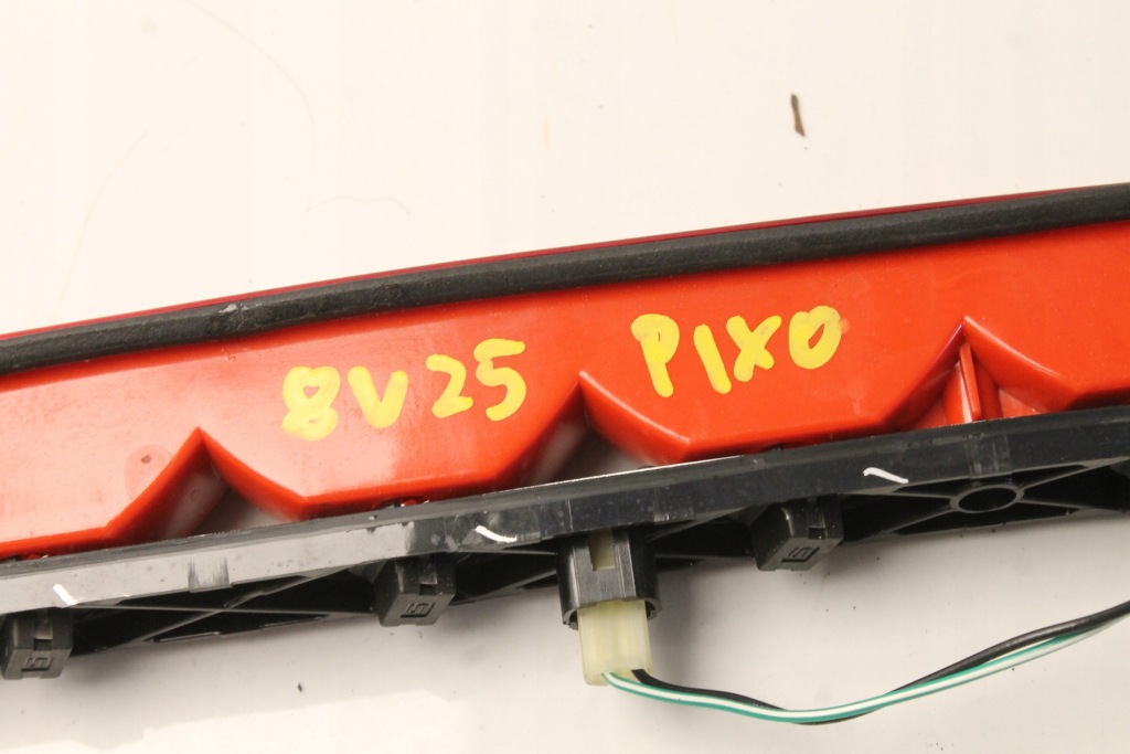 фото №3, Nissan pixo 2008r- третий свет лампа стоп подножка