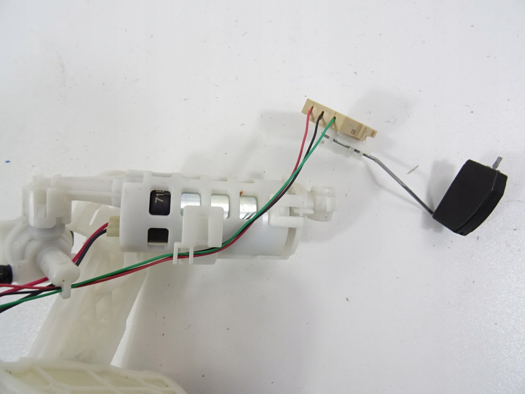 Lexus ux 250h насос пального 1.8 гібрид 77020-02c21 Київ