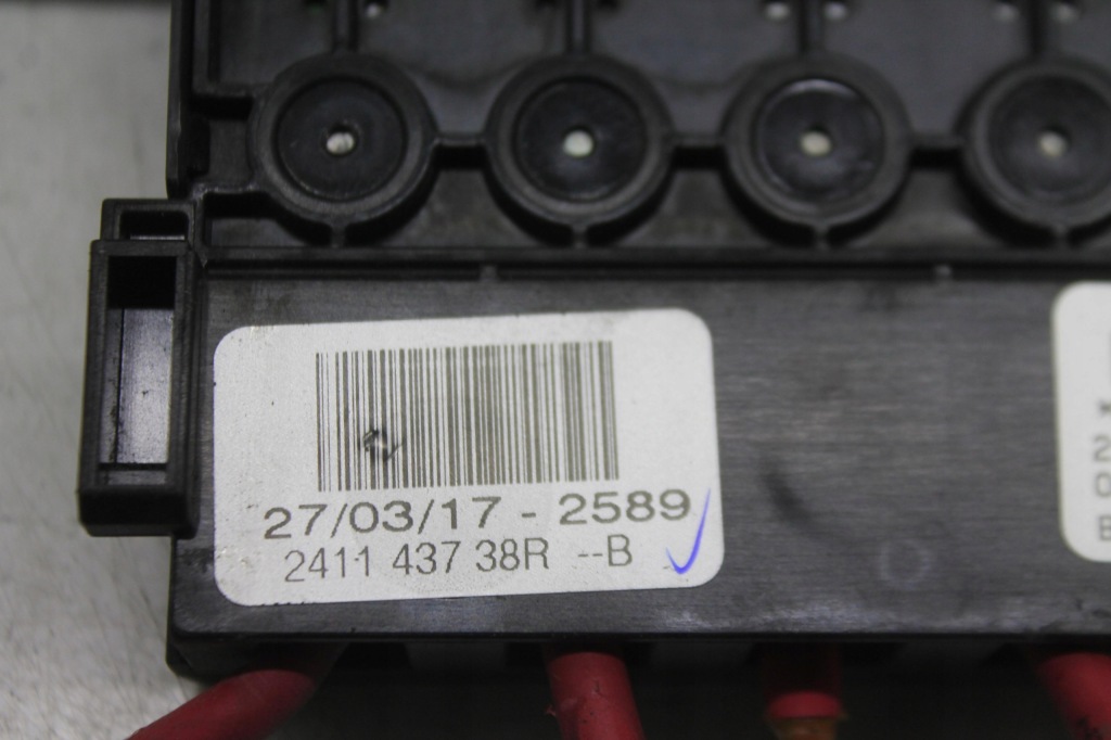 Клема модуль запобіжник акумулятор 241143738r renault megane iv Доставка