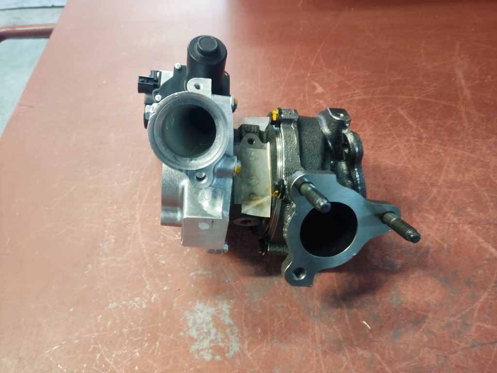 Купить Турбонагнетатель toyota land cruiser v8 17201-51030 nowa