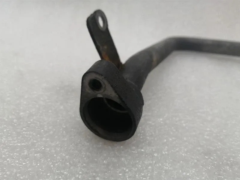 Шланг масляний mercedes cls w219 a1561802920 патрубок amg c63 Зі Шроту