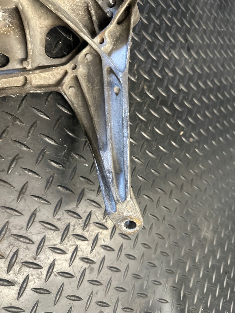 фото №7, Кронштейн підпора двигуна права audi a8 d4 4.2 tdi cds 4h0199308am