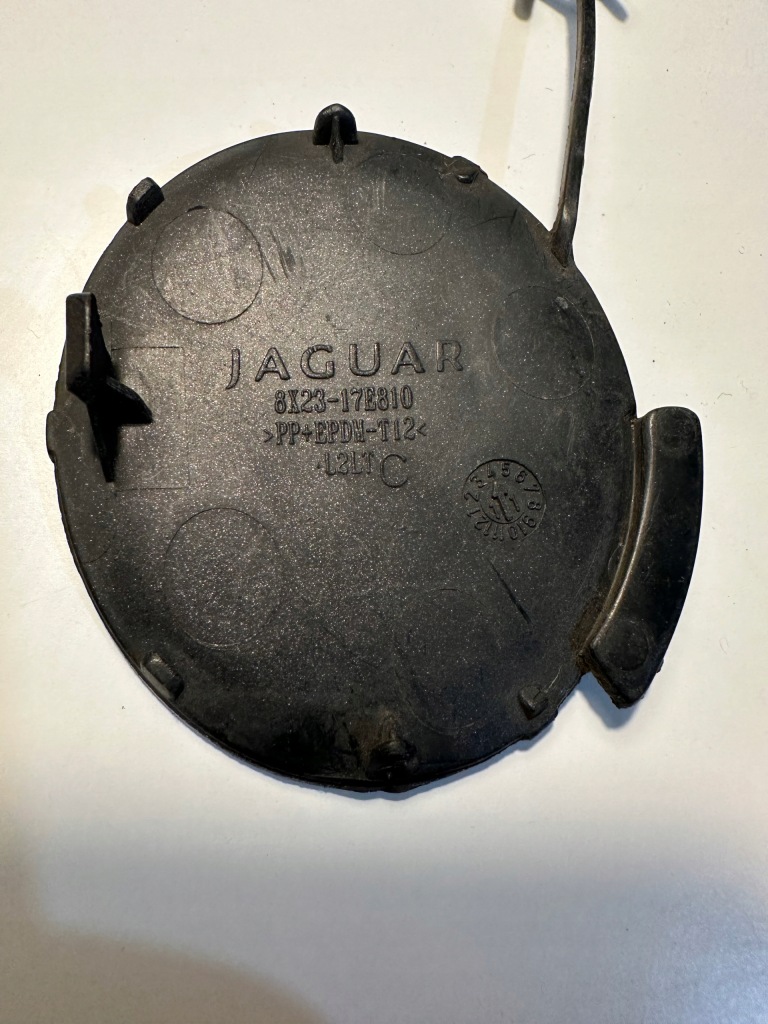фото №3, Jaguar xe заглушка решётка радиатора фаркоп бампера перед