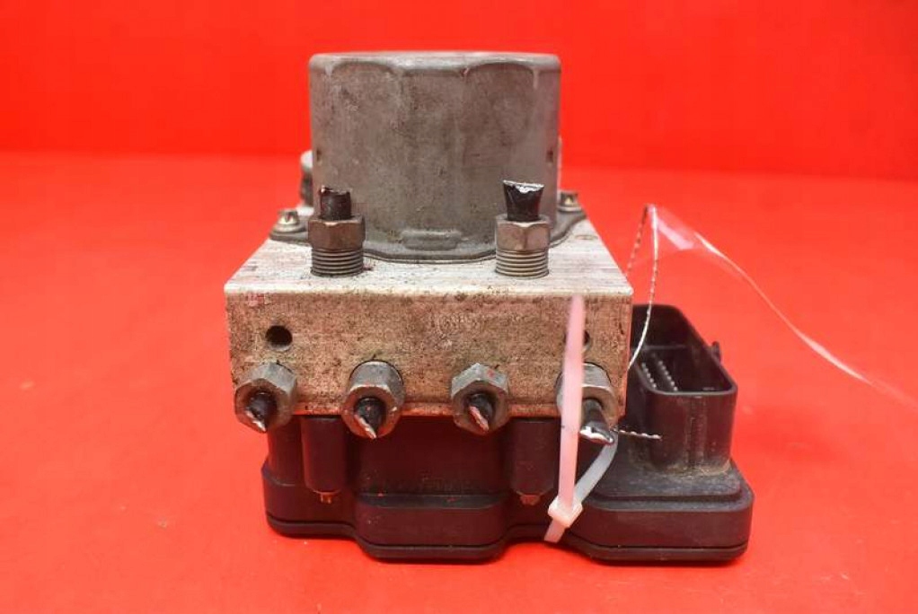 Насос abs 1037797-00-d tesla model s рестайлинг  performance 762 km 16-21 Недорого