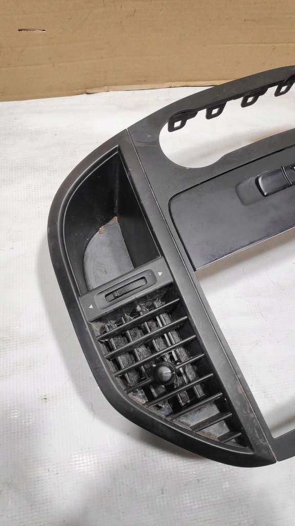 фото №2, Рамка обдув радио vito mercedes w447 4479050051