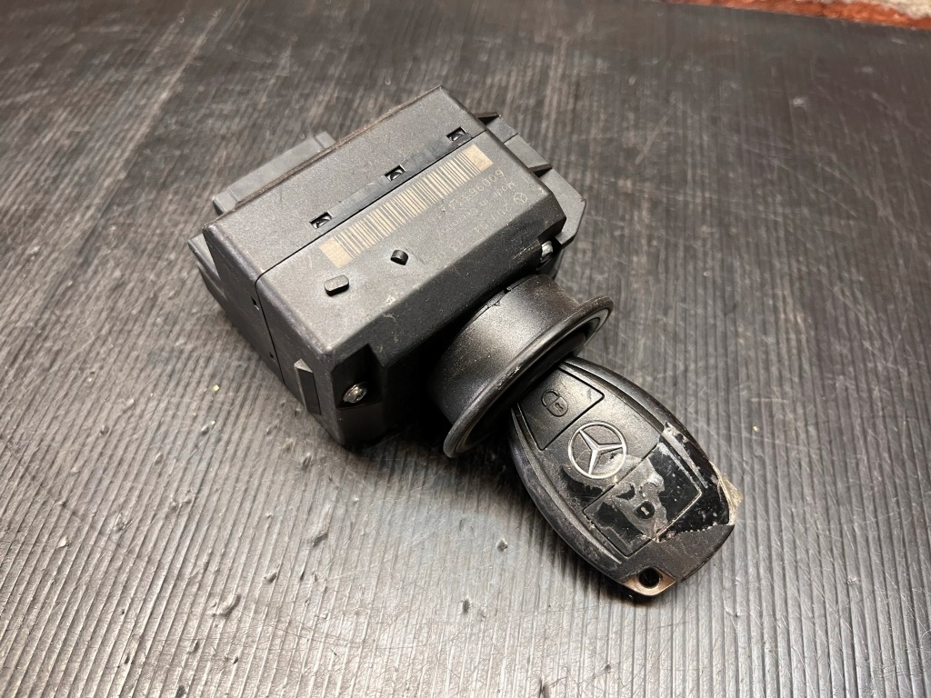 фото №1, Mercedes w209 замок зажигания ключ 2095451308