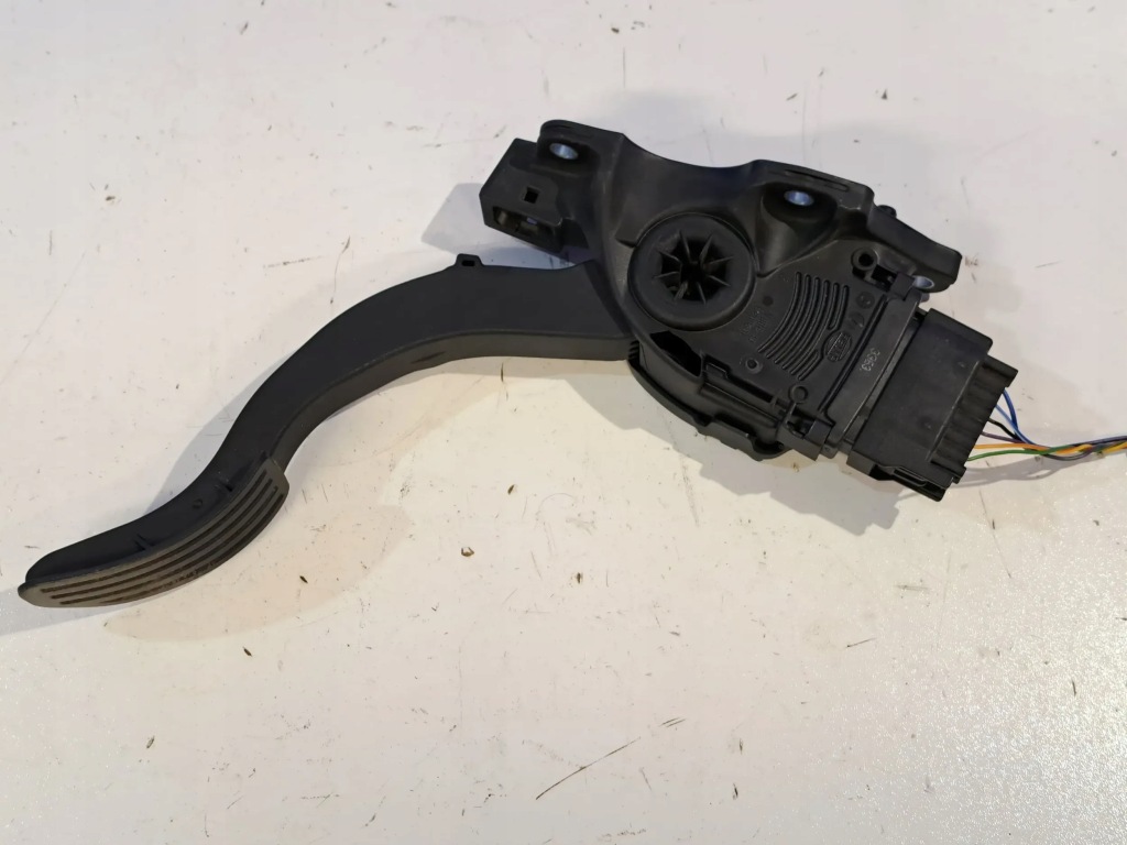 фото №4, Volvo v70 2013 педали