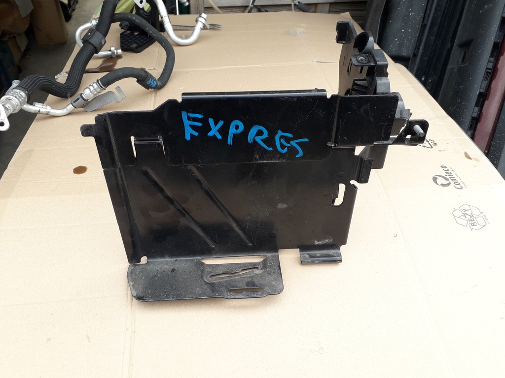 фото №1, Кронштейн комп'ютер акумулятор renault express