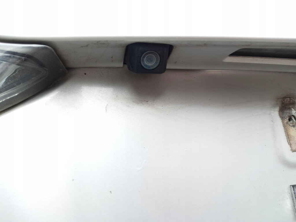 фото №2, Lexus ct200h - крышка багажника задняя камера